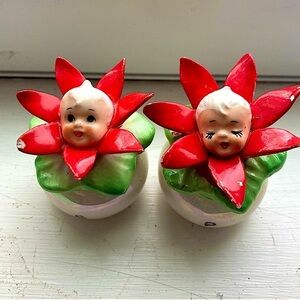 Napco Pixie Poinsettia Miniature Salt and Pepper‎ Shaker Kitch Collectables